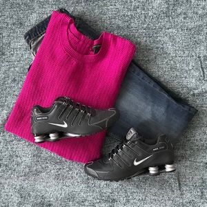 NIKE SHOX Women’s bk/gr/wt 7.5 tennis shoe